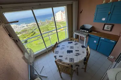 Image de T3 avec piscine, tennis, climatisation, parking à 200 m des plages