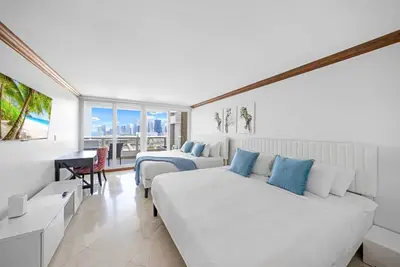 Image de Stunning Balcony Vibes : Modern Stay