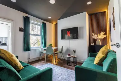 Image de 4 Bed House Contractor & Leisure: luxurious home nestled in the heart of Preston