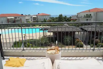 Image de Sunny apartment with pool + sea view, a/c, parking
