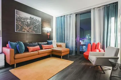 Image de High Floor Studio Strip View w/Open Balcony at Palms Place Ti30*
