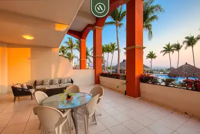 Image de Mexican Styled 2 Br Condo - Beachfront - Pool