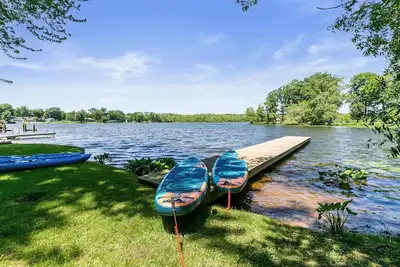 Image de Lake Front, Hot Tub, Game Room, Kayak/SUPs, Firepit, Private, Pet Friendly