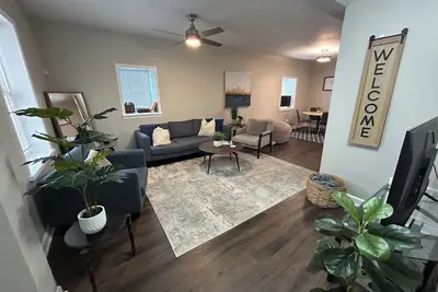 Image de 5mins to Downtown•Spacious•Pet Friendly•W&D\n