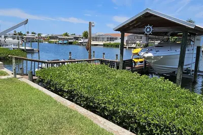 Image de Tropical Waterfront Pool Home, Private Dock, Kayaks, Direct Access to Tampa Bay!