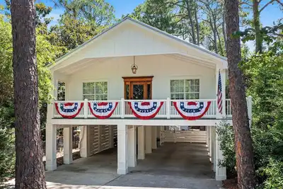 Image de Grayton Time - Grayton Beach, Heated Private Pool, Walk to the Beach + Red Bar!