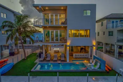 Image de Luxury, Pool, Dock, Kayaks, Ocean Views