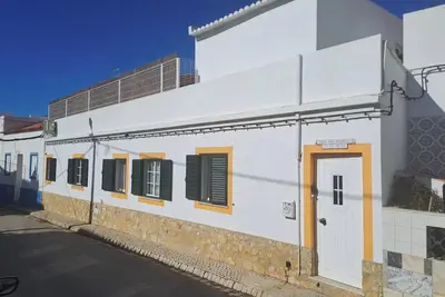 Image de Komplettes Haus mit Terrasse 10 Minuten vom Strand Entfernt