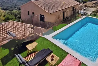 Image de Haut de villa 120m2 piscine\/clim 5pers