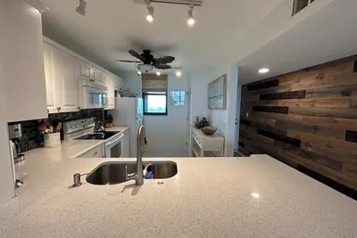 Image de Beautiful 2 Bedroom Oceanfront Condo Min 3 Month Rental