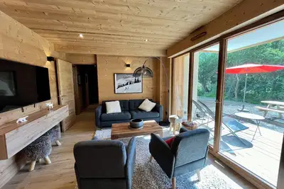 Image de Appartement à Monétier les Bains. Charme, standing, jardin, vue exceptionnelle.