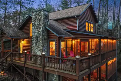 Image de Yr mountain views 10 mins to Main Street with fireplace, hot tub, pet-friendly