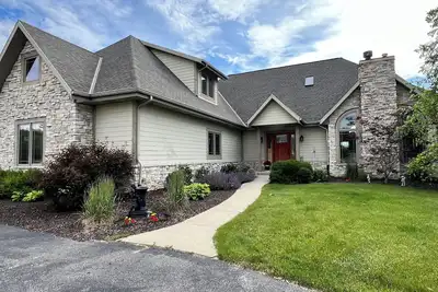 Image de Executive Home Republican National Convention 2024 5 beds\/ 3. 5 ba Mukwonago, Wi
