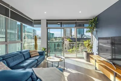 Image de Stadium Escape A Contemporary Beachside Retreat