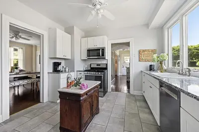 Image de East Hampton Village Oasis
