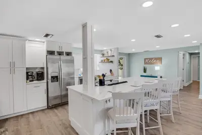 Image de 4br Pool Home, Minutes from Ami w/ Beach Amenities