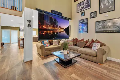 Image de Casa Blackhawk family friendly huge open floor plan for your beach town getaway\n