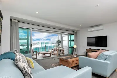 Qv Stays Spacious Waterfront Suite