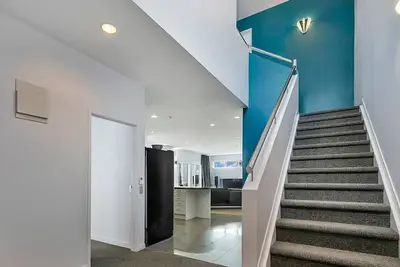 Image de Qv Stays Stunning Downtown Executive Penthouse