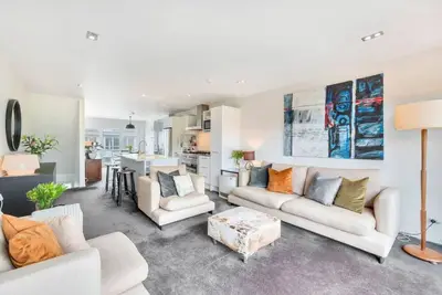 Qv Elegance over the Park (1087)