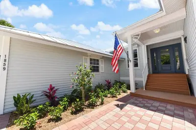 Image de Sanibel Island Single Family Home- completely renovated! Island Woods Community!