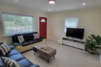 Image de Cozy Bungalow close to beach/Mayo Clinic/Unf/Fscj/TownCenterMall/10mil downtown