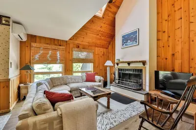 Image de Charming 3 bedroom, 2 bathroom chalet on the mountain!