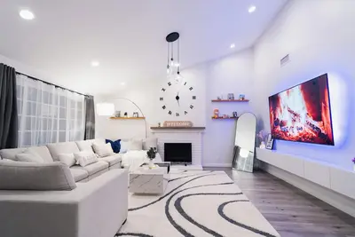 Image de Pool + Arcade Cozy Home. Minutes to Disneyland