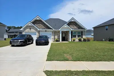 Image de Hampton Living. It's quite & cozy. Very clean and nice neighborhood. Peaceful!