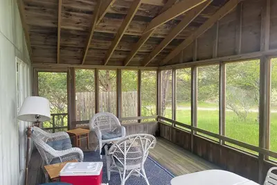 Image de Chappaquiddick cottage with ocean view and beach access to Cape Poge Bay.