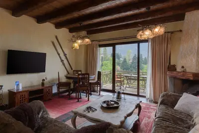 Image de Impressive Eptalofos Apartment | 3 Bedrooms + Attic King-size Bed | Villa Nouken | Furnished Balcony with Amazing Mountain Views | Agoriani, Parnassus