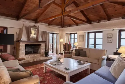Image de Outstanding Arachova Villa | 4 Bedrooms | Villa Youkan | Traditional Architecture with Modern Customized Touches | Furnished Balcony | Rista