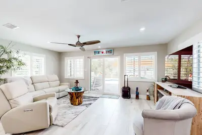 Image de Elegant Water-front home with pool in heart of Bonita Springs and beaches