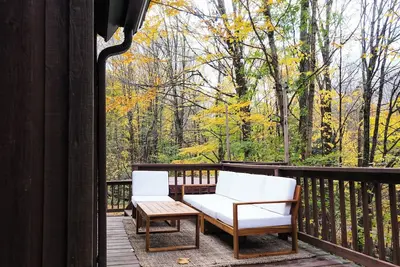 Image de 5 mins to Belleayre Skiing - 3-bdrm with Hot Tub