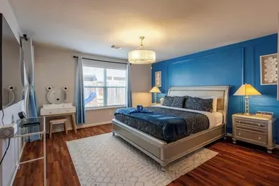 Image de Nice and cozy 3 bedroom house with office and pool table.