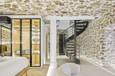 Kaza Bella-Haut Marais Modern flat with small pool