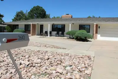 Image de Modern Lux Ranch on Golf Course w/ Mountain Views and 2-Car Garage