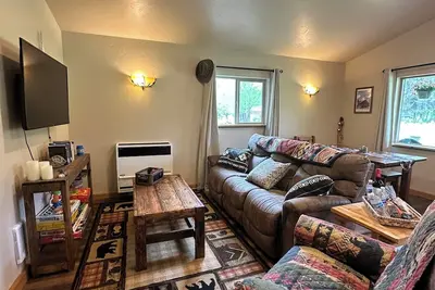 Image de Cozy cabin only 7 miles from Glacier National Park