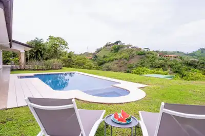 Image de Luxurious home with stunning mountain views in Costa Rica's Central Valley!