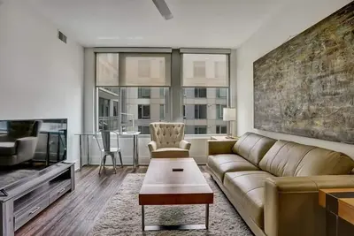 Image de near Georgia Tech | 2br in Walkable Buckhead Location