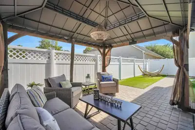 Image de Sweet Nest Bluffton Cottage • Fenced in yard • Pet-Friendly • Gazebo • Private