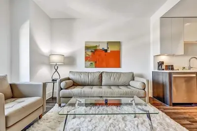 Image de Walk 8mins to Buckhead Village|  2br nr Hj Airport