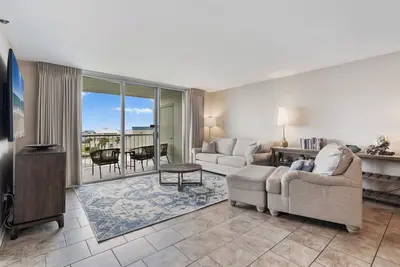 Image de Tristan Towers | Pensacola Beach | Pool | Seasonal Beach Service | My Beach Getaways