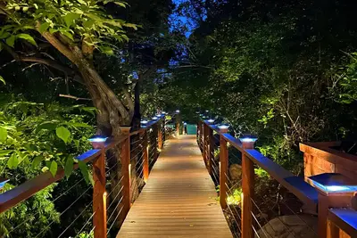 Image de Tropical Hideaway 15 minutes from downtown and beaches!