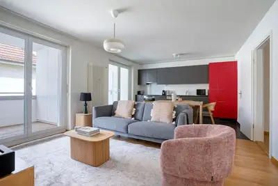 Image de Nice Klybeck 3br w\/ Elevator & W\/D, close to River, by Blueground