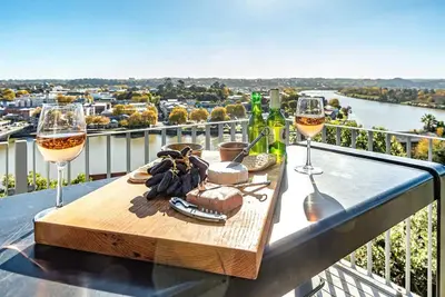 Image de Location - With Fabulous Views.