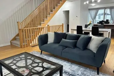 Image de Cozy Modern Home in Bowmanville 3Br - New Downtown