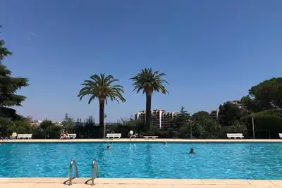 Image de studio sur Cannes marina Mandelieu très bien situé. Proche des plages, commerces