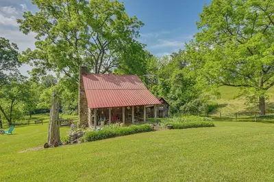 Image de Ferrum Rustic Cabin in the Valley w\/ Fire Pit