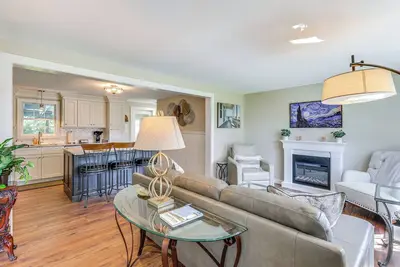 Image de Old Saybrook Home w/ Screened Porch & Ocean View!